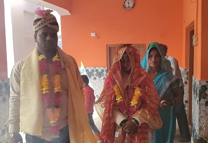 रामपुर : दस साल बाद  प्रेमी और प्रेमिका ने मंदिर में लिए सात फेरे